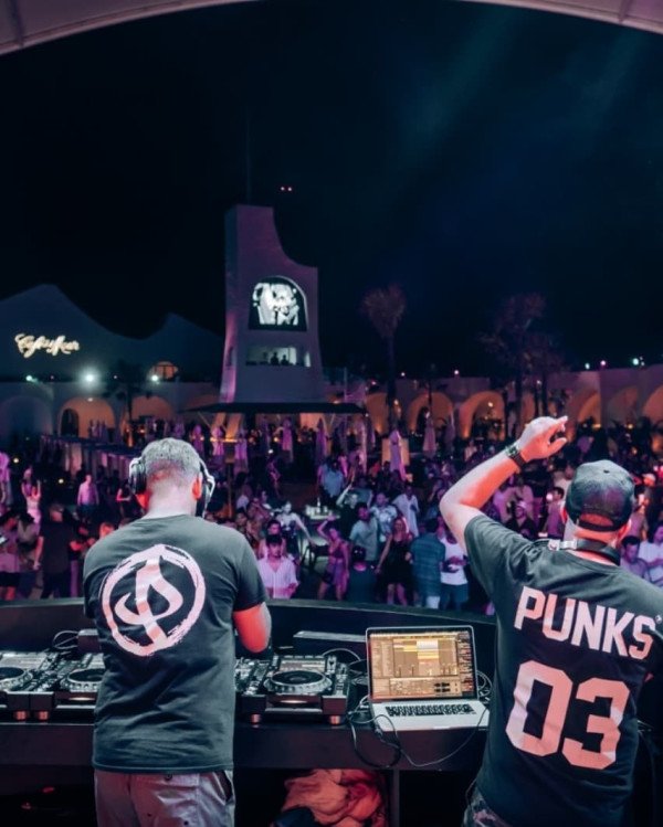 Whats On (9) | Café del Mar Bali